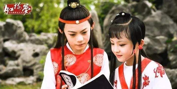 袭人|袭人与贾宝玉偷试好多年，为什么没有怀孕？王熙凤狠狠地说出答案
