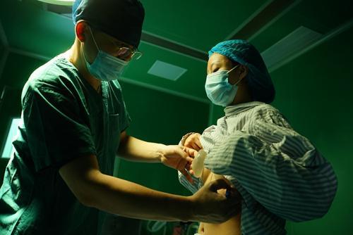 大连女子隆胸猝死,判定医院需承担所有责任