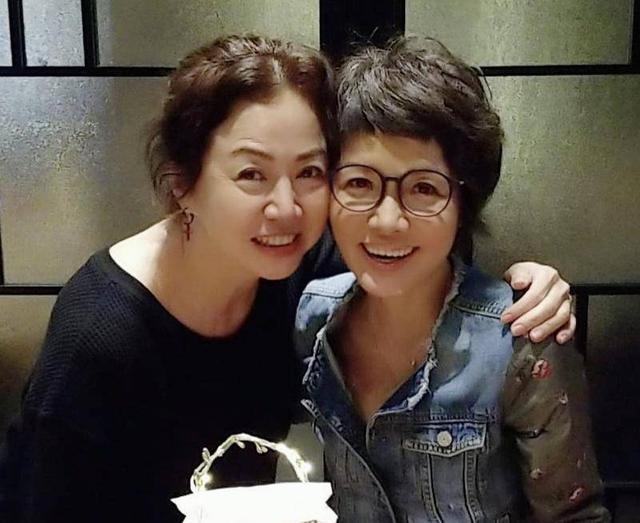 香港小姐|前港姐因TVB拒加500元工资离巢，嫁反派演员，生活节俭买百元球鞋