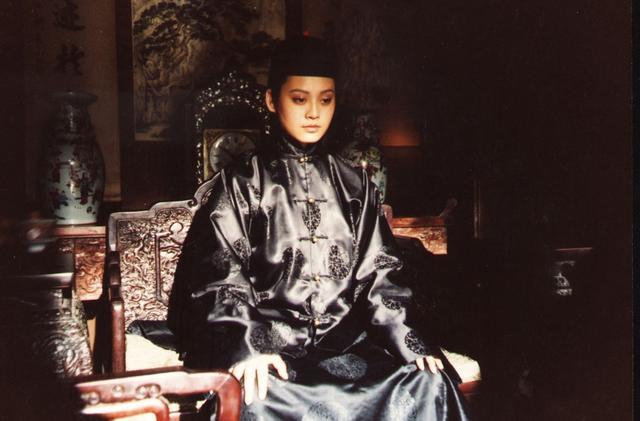 宁静|宁静光头伪装进男厕，怒扇“采花”男导演，她在娱乐圈的豪横30年
