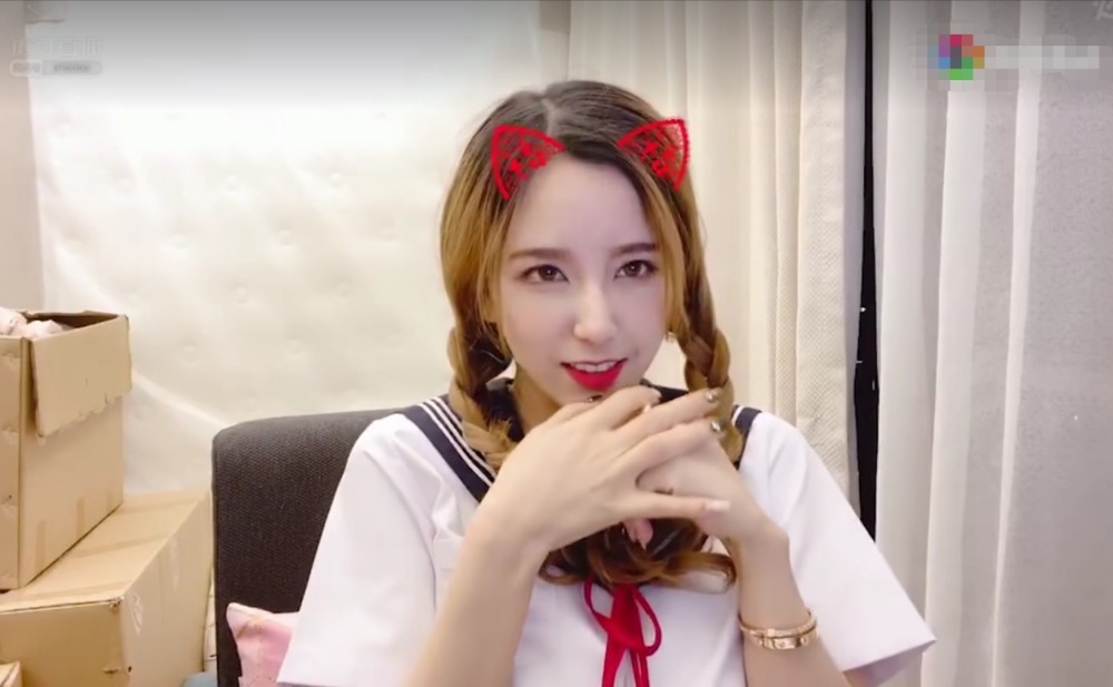 rita是虎牙的一名主播,日常喜欢和粉丝们一起互动打游戏,有时也会和同