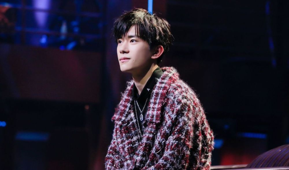 易烊千玺|易烊千玺，该考虑给你的“小可爱”发锦旗了！