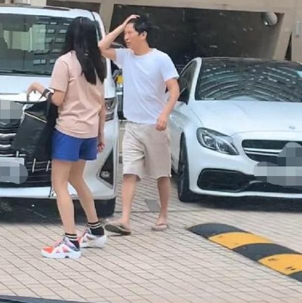 张家辉|吃瓜日报丨小S三个女儿拍大片气场绝了；歌手张宇隐退两年后罕见现身