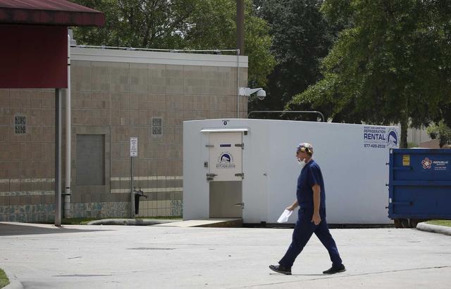 停尸房|住院人数暴涨，停尸房爆满，美国多个州不得不紧急调用并共享冷藏车