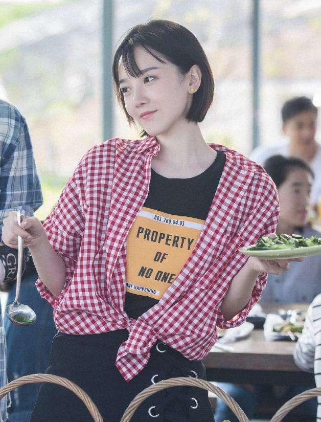 陈小纭|演员陈小纭，因胸大被迫放弃游泳梦，采访时用手遮挡被骂惨