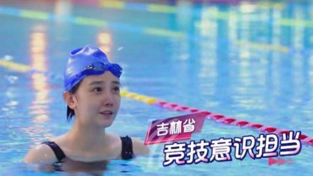 陈小纭|演员陈小纭，因胸大被迫放弃游泳梦，采访时用手遮挡被骂惨