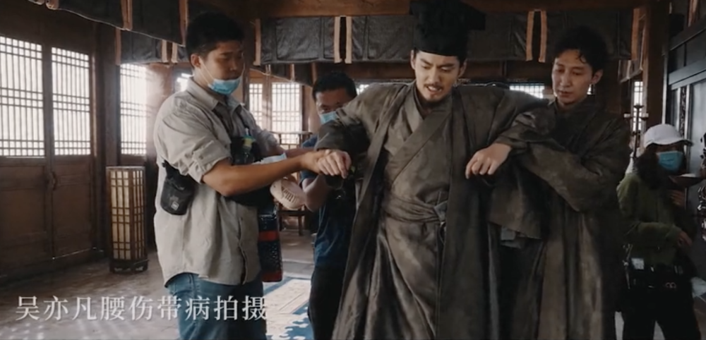 青簪行|《青簪行》出杀青特辑：吴亦凡带病拍摄，杨紫贴胡子扮男装，好飒