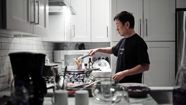 黎耀祥|敬业！56岁黎耀祥新剧打戏连场零替身：拍到以为自己会死