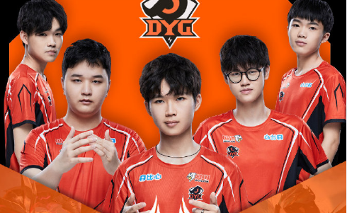 教练林和队内大将久诚争吵的视频,这无疑给dyg战队征战世冠带来了阴影