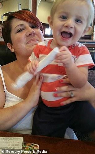 瑞德|美7岁男童遭2只恶犬疯狂撕咬丧失脸颊，做50次手术仍被骂怪物