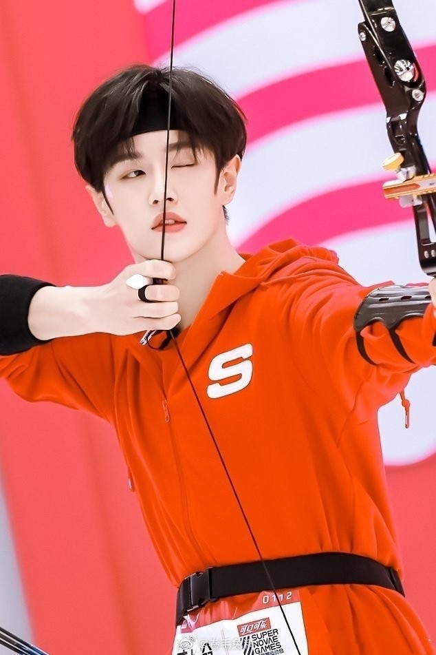 超新星运动会|超新星运动会开播，周震南变周真顺？R1SE与UNINE你更期待谁？