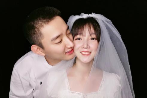 陈小纭|又被疑分手？于小彤被问陈小纭表情尴尬，女方动作不断似有预兆