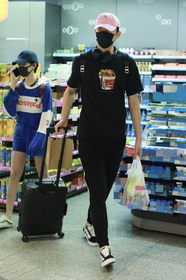 陈小纭|又被疑分手？于小彤被问陈小纭表情尴尬，女方动作不断似有预兆