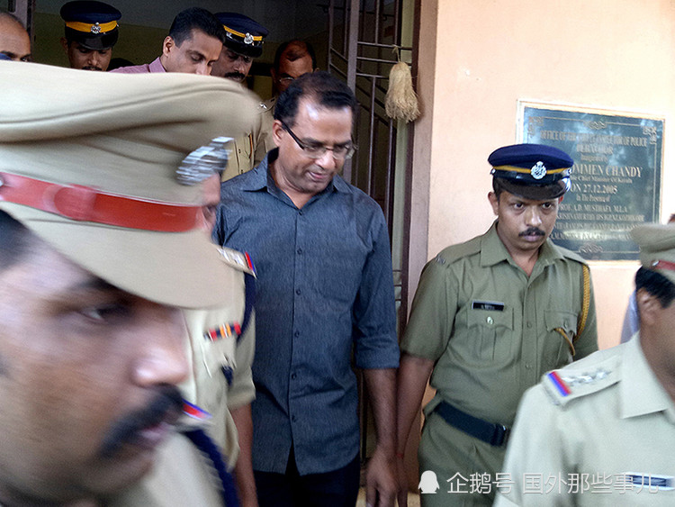 法官|17岁女学生遭54岁男子犯罪生下孩子，女孩父母竟向法官请愿让他们结婚