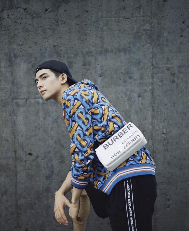 宋威龙|寸头惊艳众人的男明星们，宋威龙李现有男友感，吴亦凡杨洋太精致