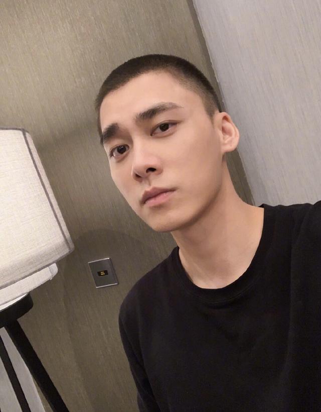宋威龙|寸头惊艳众人的男明星们，宋威龙李现有男友感，吴亦凡杨洋太精致