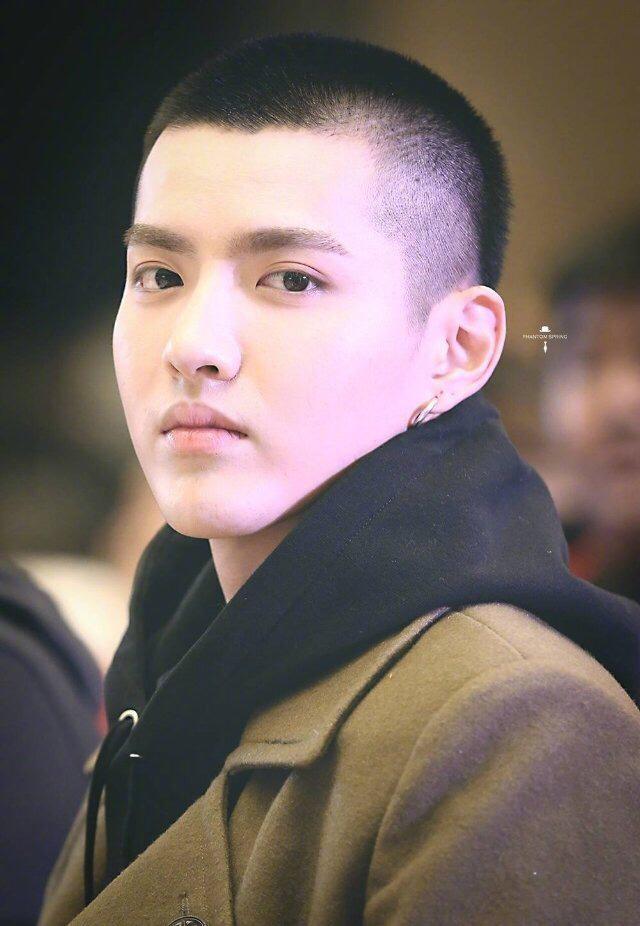 宋威龙|寸头惊艳众人的男明星们，宋威龙李现有男友感，吴亦凡杨洋太精致