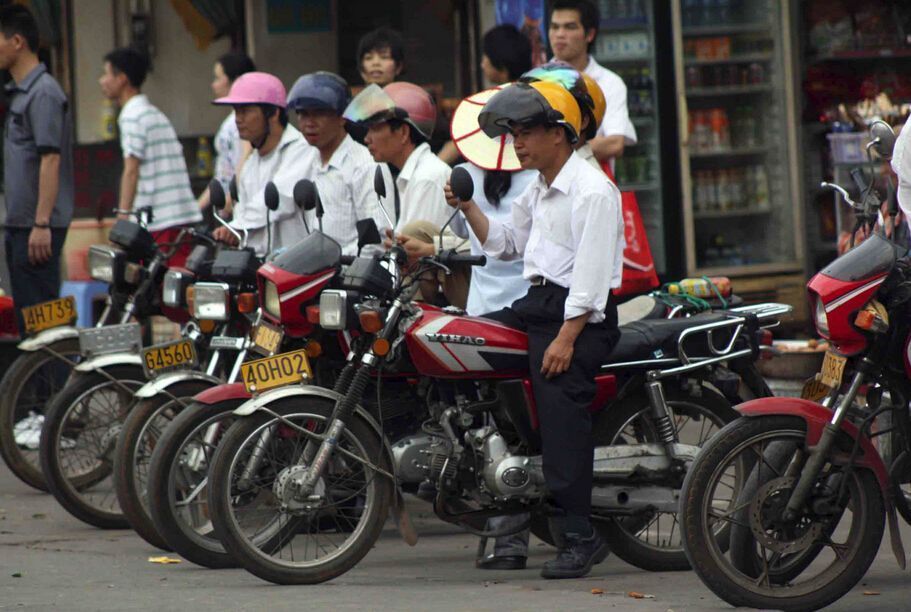 V型双缸水冷三气门的125太子车 轻骑大韩gv125s将于本月上市 腾讯新闻