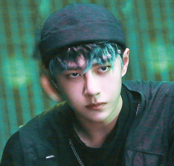 鹿晗|有种惊艳叫“男星染发”，鹿晗蓝发好撩，看到银发肖战：有点绝！