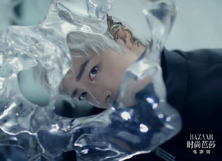 鹿晗|有种惊艳叫“男星染发”，鹿晗蓝发好撩，看到银发肖战：有点绝！