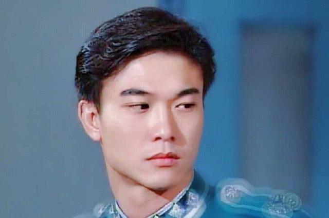 洪金宝|洪金宝提携的两个亲兄弟：弟弟钱嘉乐事业有成，钱小豪一手好牌打的稀烂