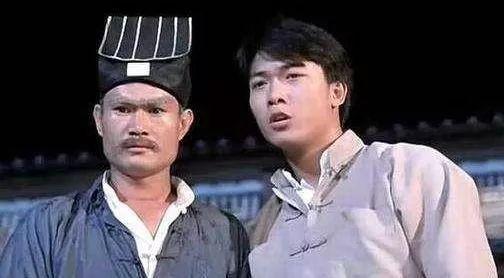 洪金宝|洪金宝提携的两个亲兄弟：弟弟钱嘉乐事业有成，钱小豪一手好牌打的稀烂