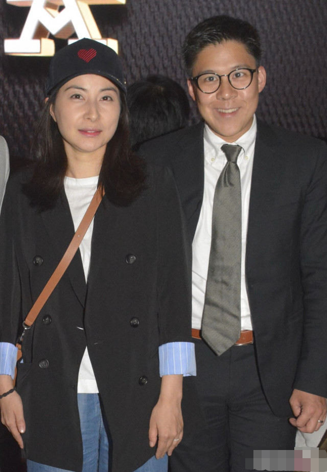 霍启刚|霍启刚郭晶晶入住1.5亿带花园泳池独立屋，两个女儿露正面更像爸爸