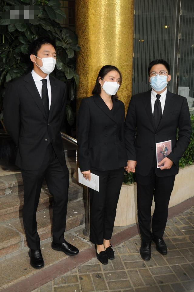 霍启刚|霍启刚郭晶晶入住1.5亿带花园泳池独立屋，两个女儿露正面更像爸爸