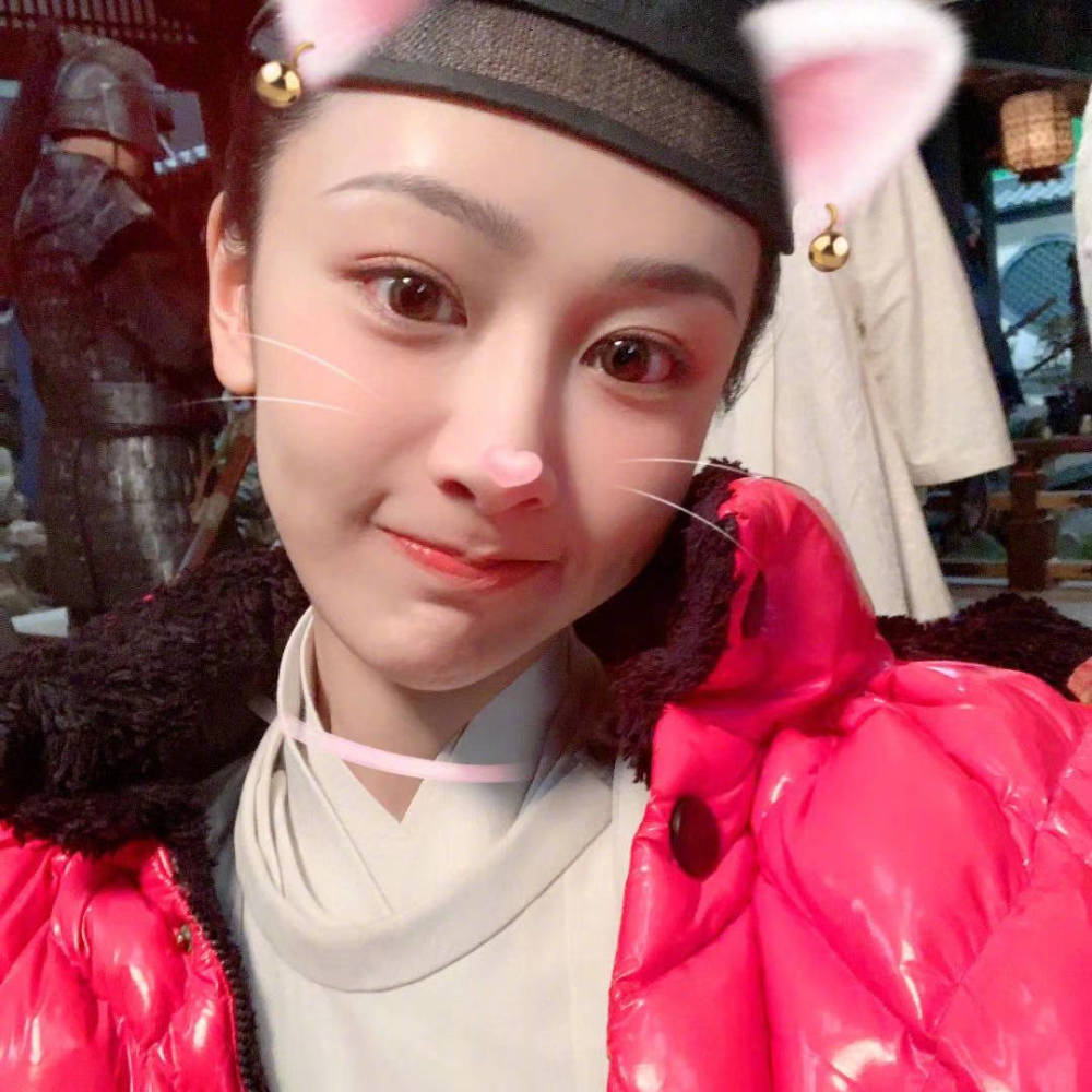 吴亦凡|吴亦凡杨紫发文，2人深夜晒照太敬业，青簪行创意海报暗含深意