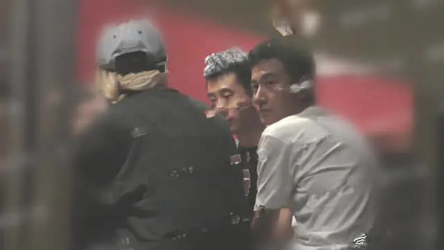 马伊琍|马伊琍曝恋情绯闻，文章如常接大女儿去练舞，回家路上抽烟显寂寞