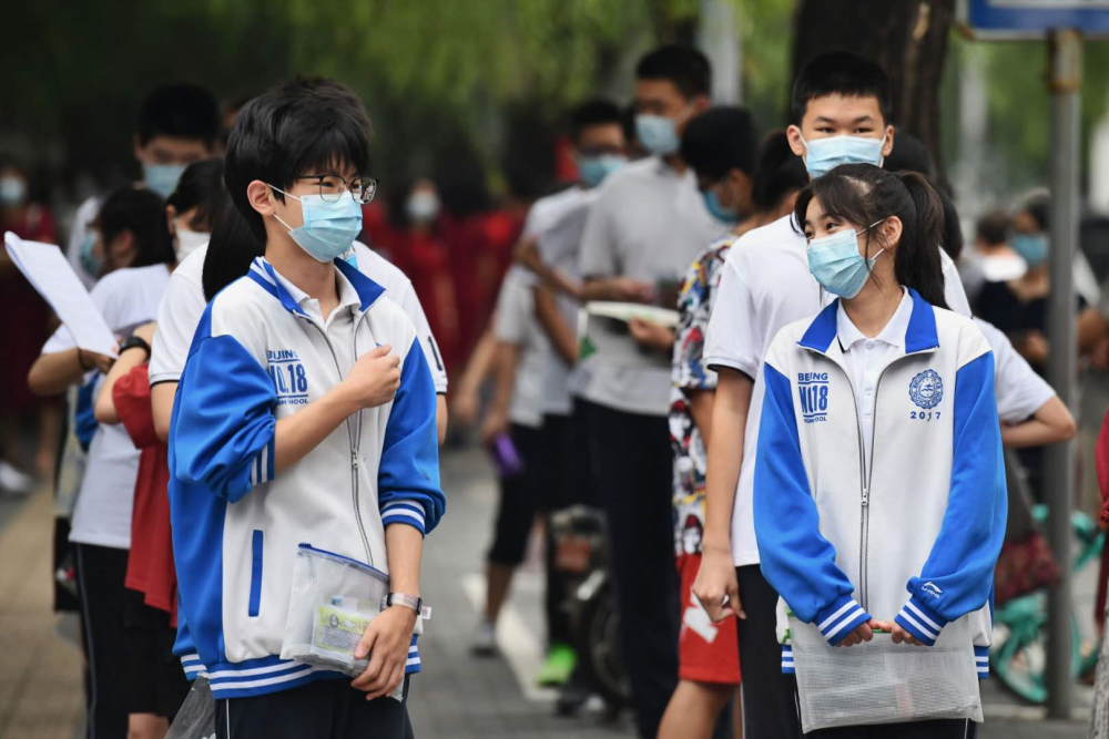 考生|2020年中考拉开序幕，7万余名考生上午进考场