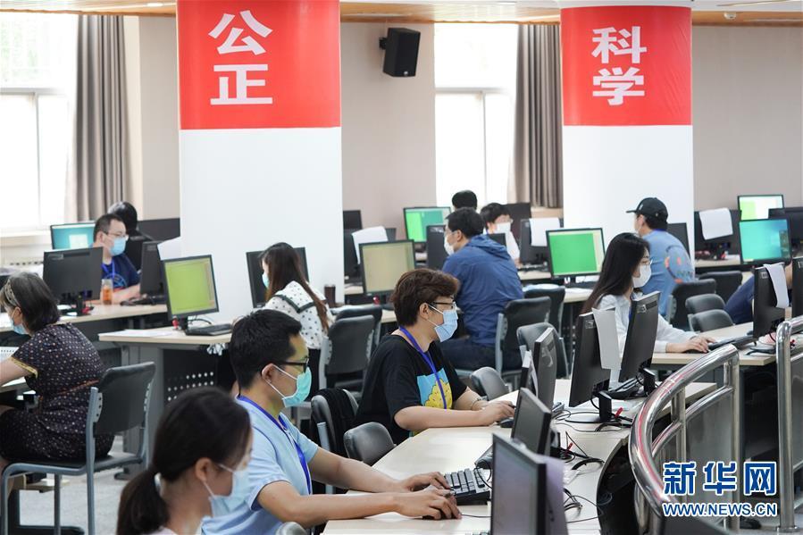 高考|今年高考是如何评卷的——走进北京高考评卷点