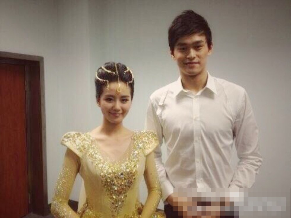 金鹰女神|金鹰女神颜值比拼，无论是赵丽颖还是热巴，颜值都输给了第一届