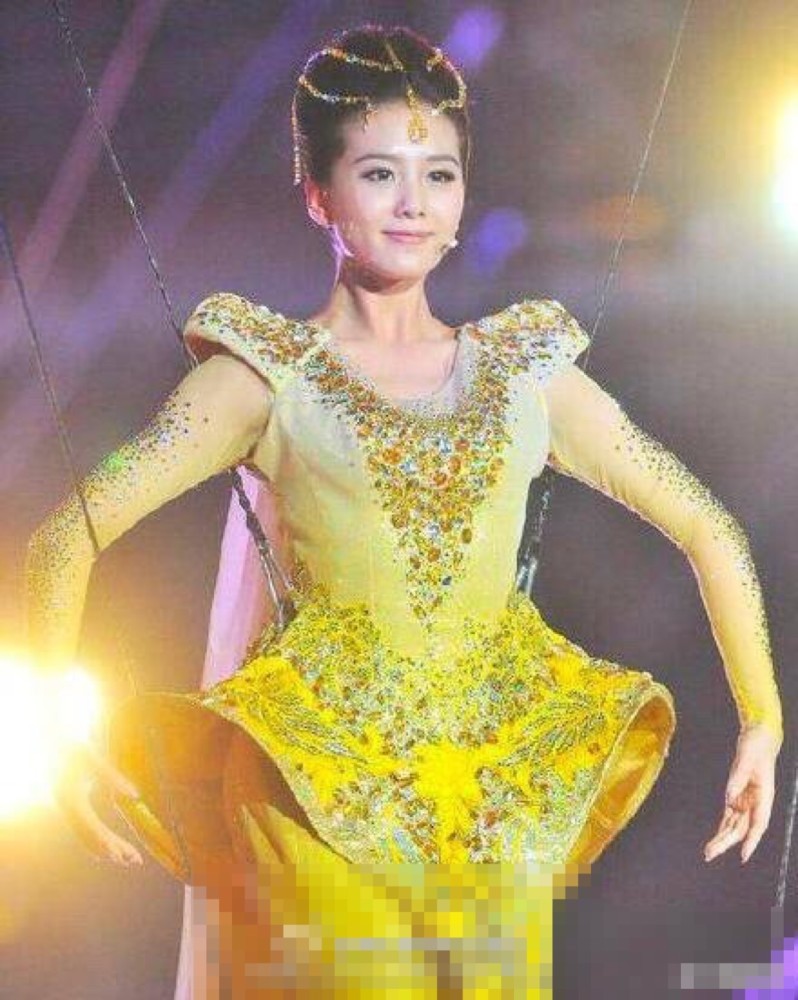 金鹰女神|金鹰女神颜值比拼，无论是赵丽颖还是热巴，颜值都输给了第一届