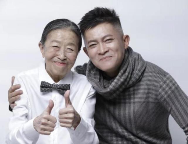 丑娘张少华住院了,83岁还为儿子还房贷,曾因新凤霞一事遭谩骂