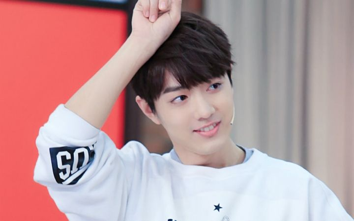 肖战|星期五明星热点！肖战登上央视引起关注，公益在路上