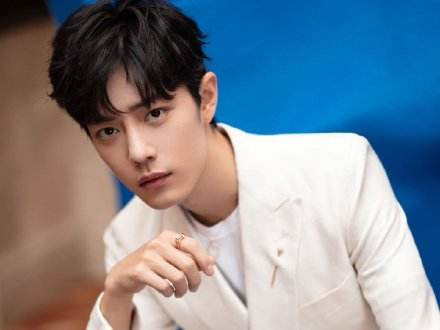 肖战|星期五明星热点！肖战登上央视引起关注，公益在路上