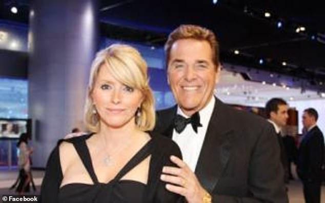 美国_时政|尴尬！美国著名主持人前脚抨击新冠是谎言，隔天自己儿子就确诊