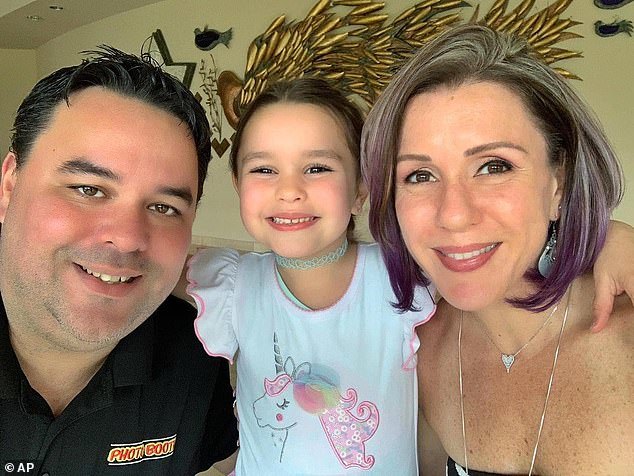 新冠病毒|美国青年不听劝执意外出聚会，回家致全家感染新冠，父亲命悬一线