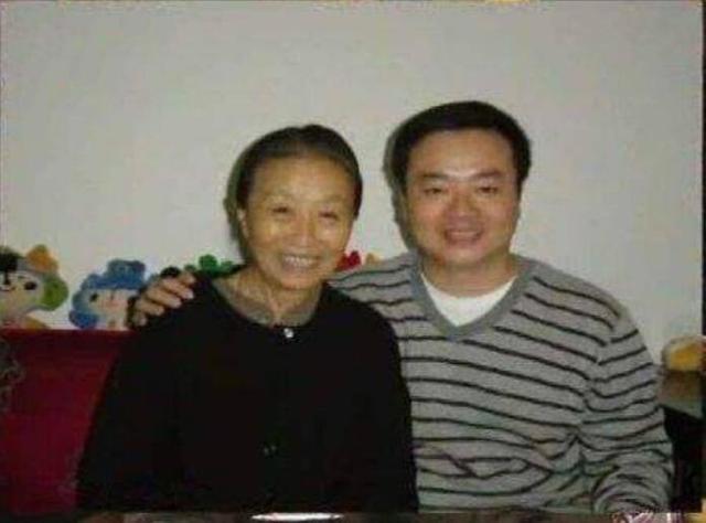 张少华|83岁张少华又住院！插呼吸管无人照顾晚年凄凉，带人抄家仍被骂