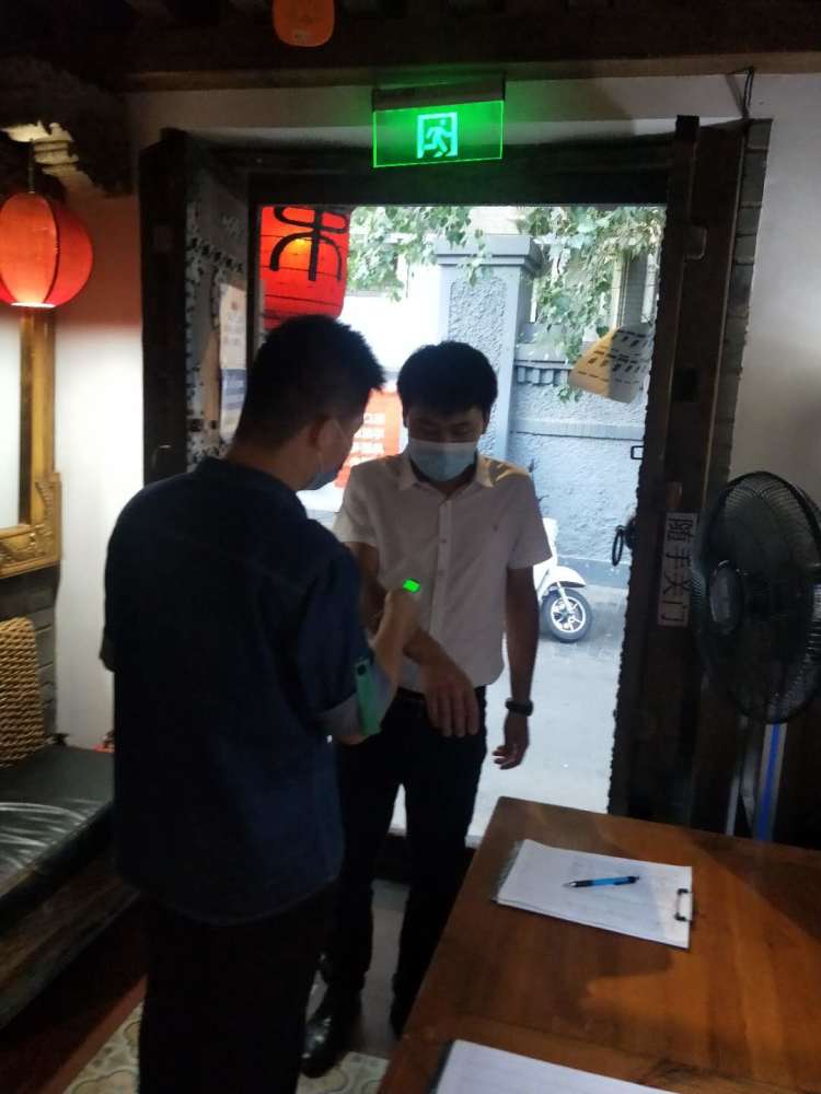 餐饮企业|从一天只卖四杯饮料到客流逐渐增加，餐饮企业挺过艰难时期