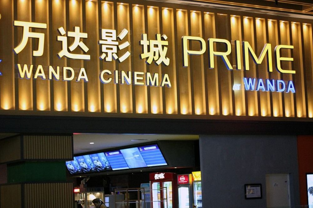 在万达电影和金逸影视两大国内院线龙头刚刚发布的上半年业绩预告中