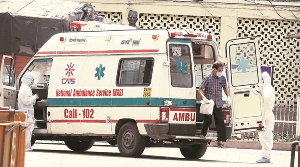 老人|88岁老人带6个儿子参加婚礼，一个月后就剩一个还活着