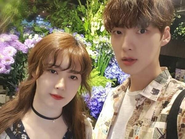 具惠善|咖啡店偶遇具惠善，女神身材纤瘦心情极佳，离婚后美回巅峰