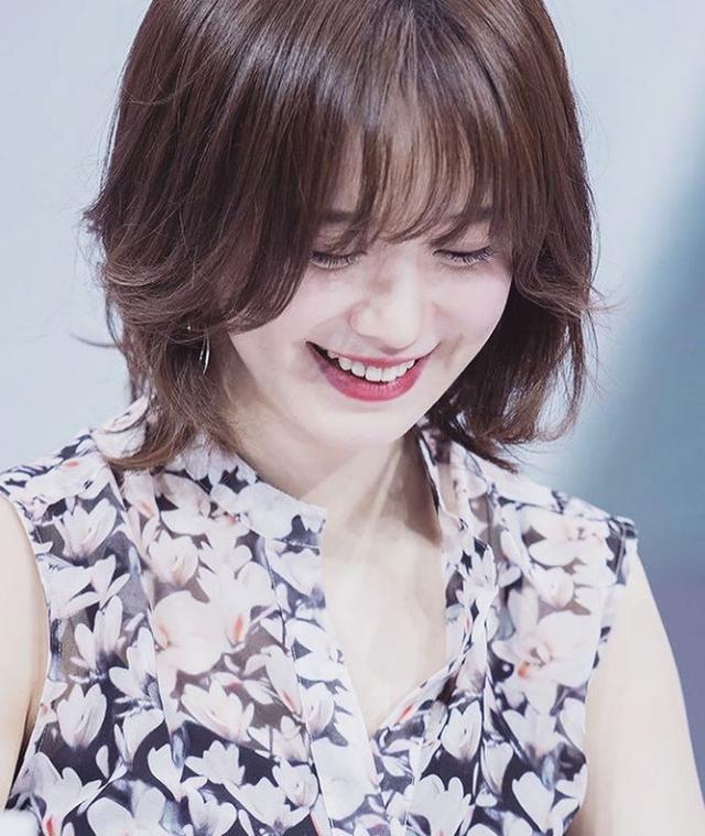 具惠善|咖啡店偶遇具惠善，女神身材纤瘦心情极佳，离婚后美回巅峰