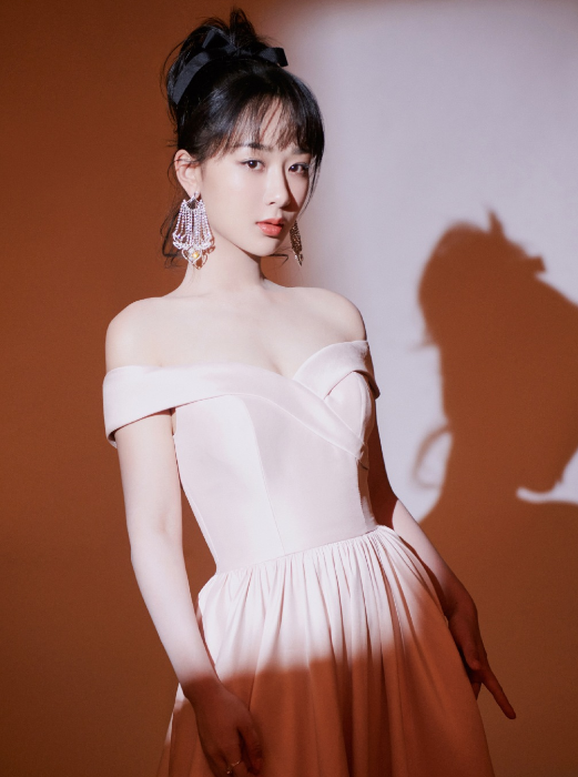 杨紫|有种“配角比主角美”叫杨紫，新造型公开，网友：确定不是丫鬟？