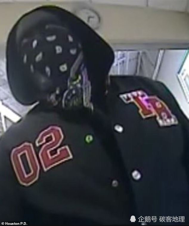 抢劫|疫情毁了生意还没拿到补贴，男子一气之下用一张纸条成功抢劫银行