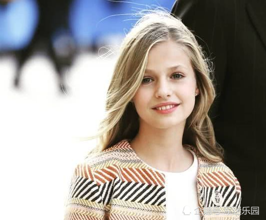 又一个女强人"伊万卡"!14岁西班牙未来女王锋芒渐露,天使面容太惊艳!