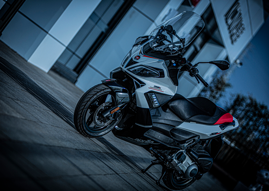 阿普利亚sr max250搭载了一台实际排量为244cc的单缸水冷四冲程4气门