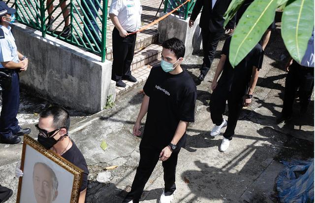 赌王灵柩入东华义庄!二房之子捧遗照,三房四房靠后站大房无男丁